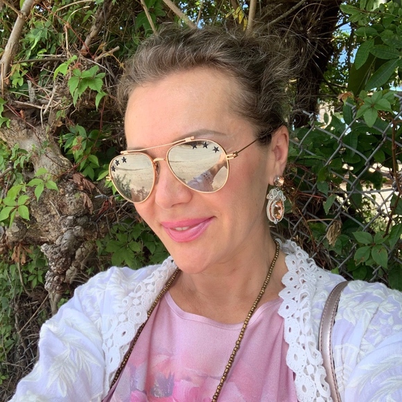 Welcome to my Closet ! - Picture 2 of 9